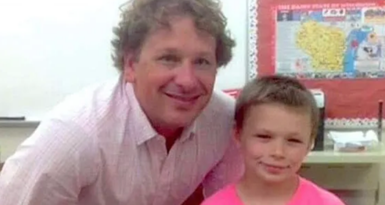 Boy being made fun of because of his pink T-shirt: My heart bleeds when I see his teacher the following day.