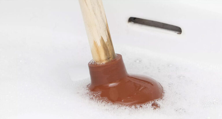 Drain Clogged: These Home Remedies Help Clean the Pipe