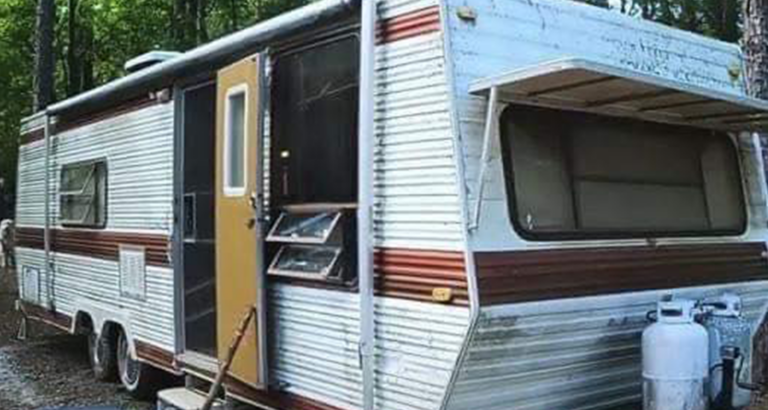 Homeless lady given free ‘ugly’ abandoned trailer, but wait till you see what she made of it