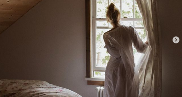 Users stunned by Pamela Anderson’s rustic home that was once her granny’s