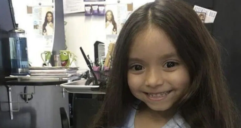 As soon as she put the comb in her hair, the hairdresser was shocked