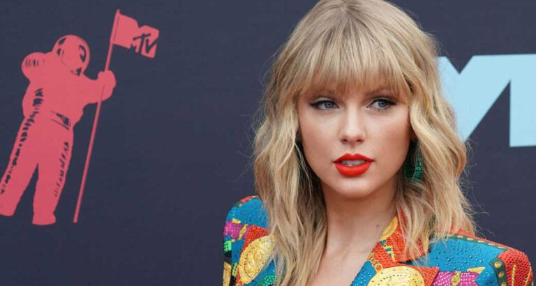 Fans say Taylor Swift looks ‘stuffed and frozen’ after ‘too many fillers’ and ‘obvious nose job’