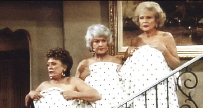 Look closer, this Scene from ‘The Golden Girls’ is not edited and it confirms what we all suspected…