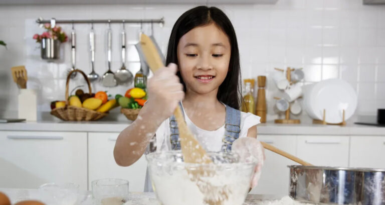 My Fiance’s 7-Year-Old Daughter Cooks Breakfast & Does All the Chores Every Day — I Was Taken Aback When I Found Out Why
