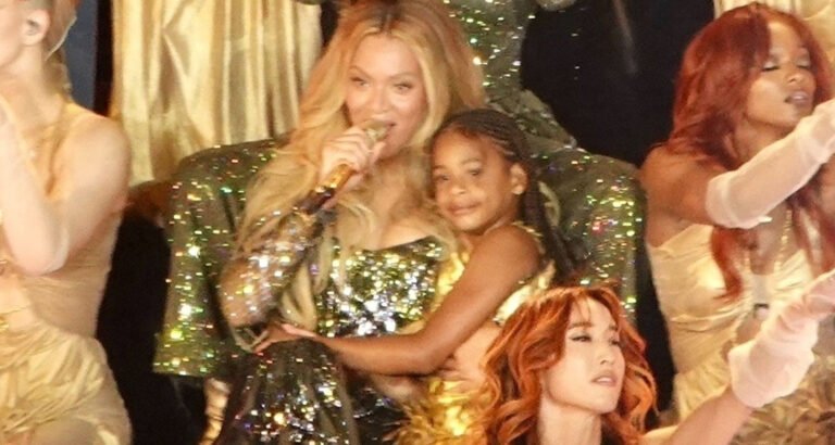 Beyoncé: Rare Moment! She Brings Daughter Rumi on Stage at Concert