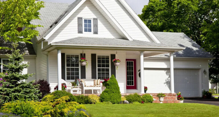 I Asked My Neighbor to Look After My Plants While I Was Away for a Month—When I Came Back, Strangers Were Living in My House
