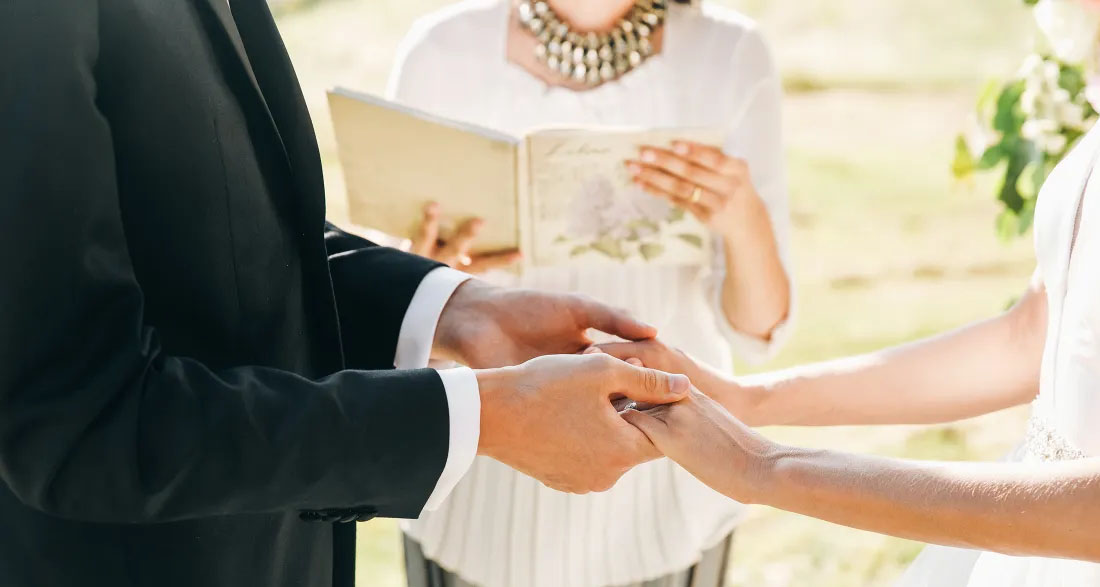 I Was About to Say ‘I Do’ at My Wedding When My 13-Year-Old Son Screamed, ‘Dad, Wait! Look at Her Shoulder!’