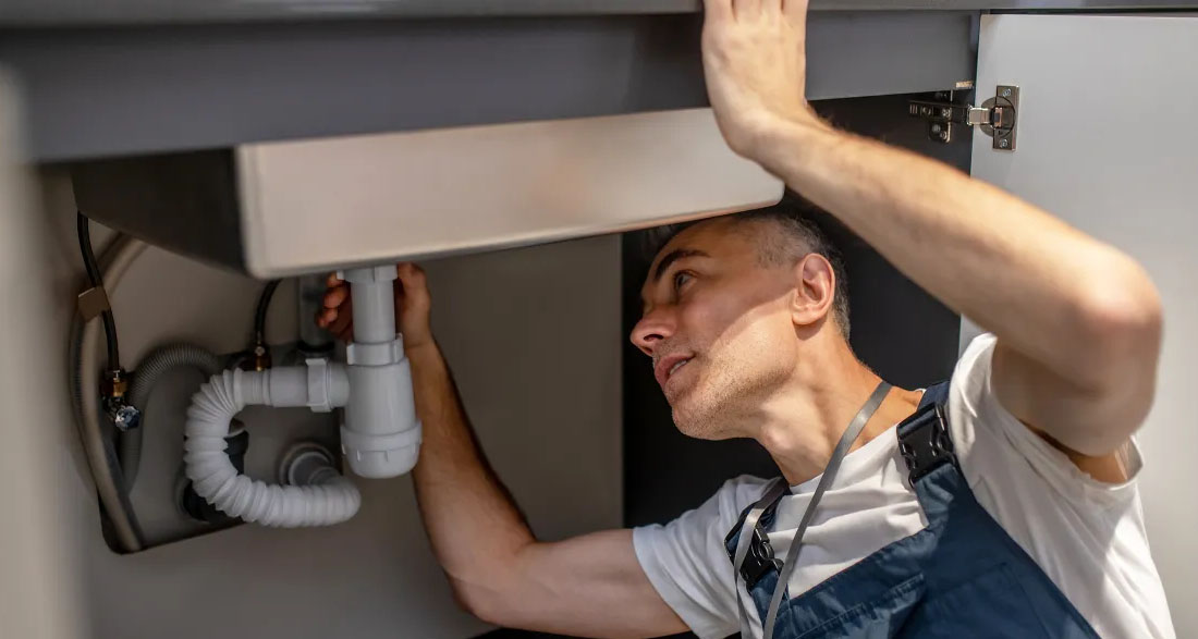 My Mom Refused to Let Me Fix the Clogged Kitchen Sink Pipes – What I Eventually Found Inside Left Me Speechless