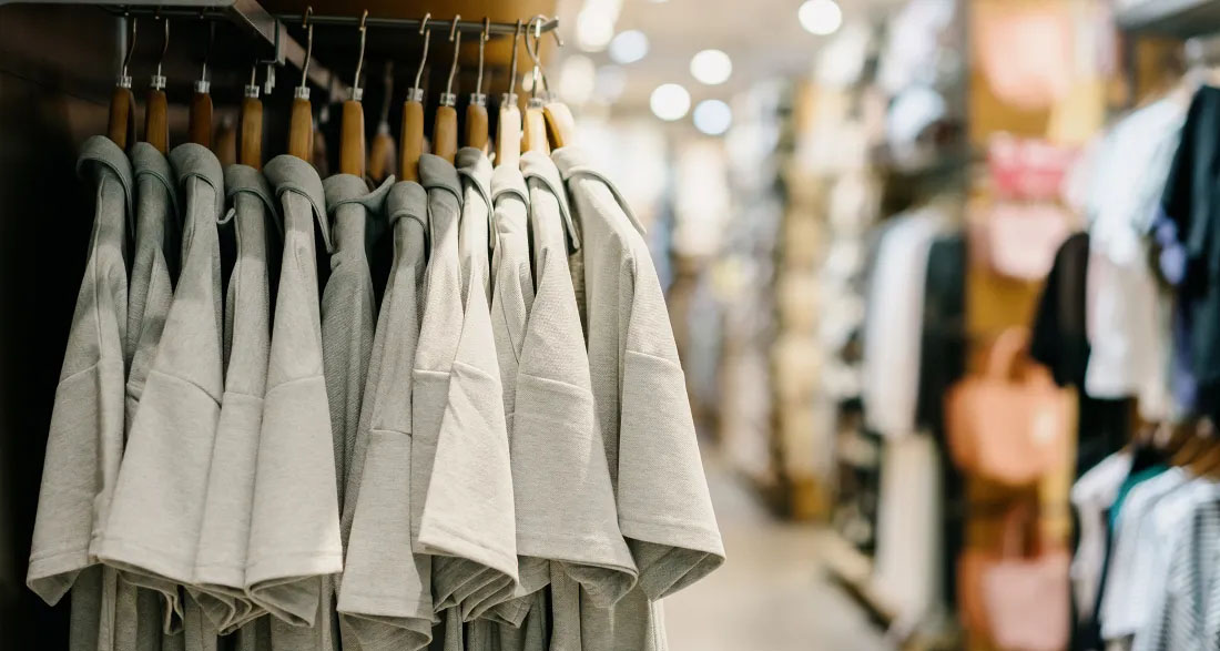 Store Owner’s Daughter Kicked Me Out for No Reason — Then Her Mom Walked In and Left Me Speechless