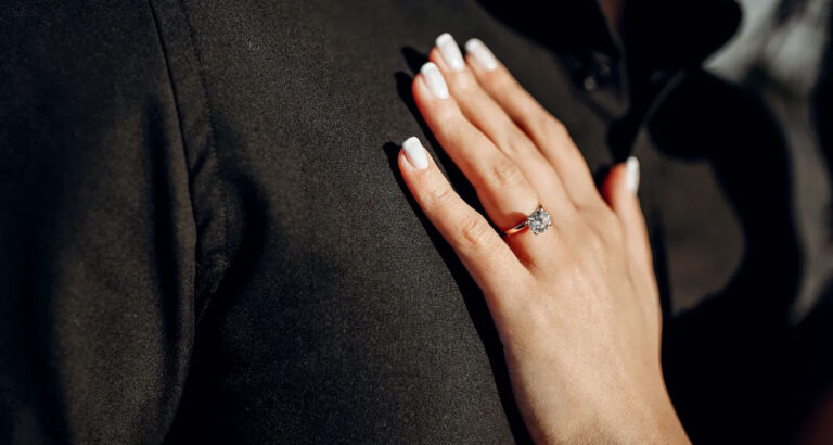 Woman Visits Her Boyfriend to Surprise Him, Wife She Never Knew about Opens the Door – Story of the Day