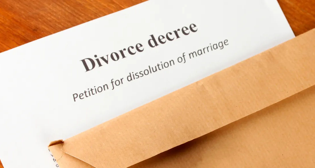 My Husband Filed for Divorce Right After I Inherited My Mom’s Fortune – He Thought He Hit the Jackpot, but My Mom Outsmarted Him