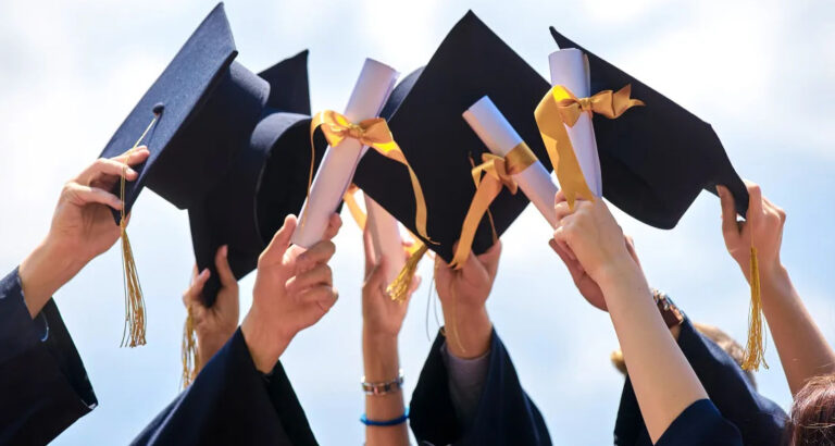 My Daughter’s Graduation Turned into a Nightmare When Her Classmate Took a Mic
