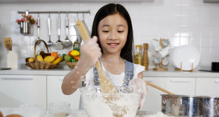 My Fiance’s 7-Year-Old Daughter Cooks Breakfast & Does All the Chores Every Day — I Was Taken Aback When I Found Out Why