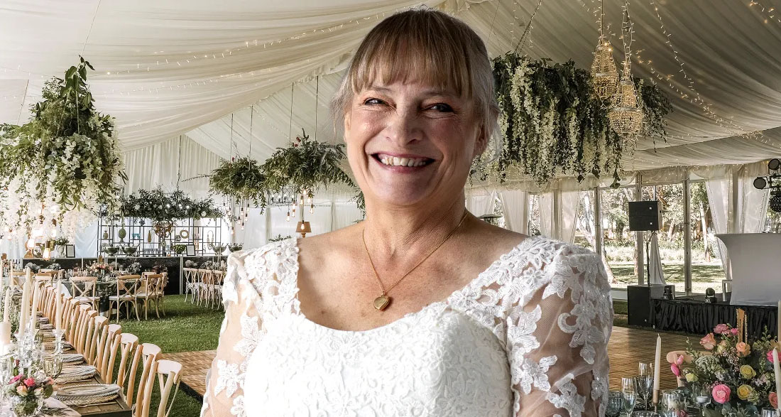 Sassy Mom Seeks Attention by Wearing a White Dress to Her Daughter’s Wedding – But the Bride Outsmarts Her Perfectly