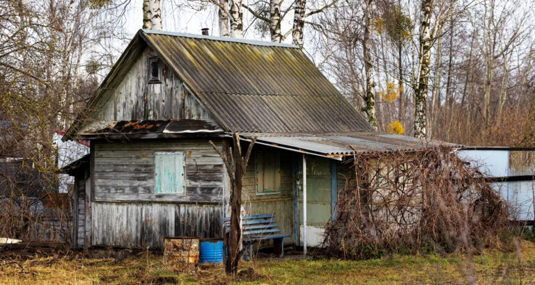 My SIL Abandoned His Son with Me – 22 Years Later He Returned and Was Shocked to Find an Empty, Neglected House