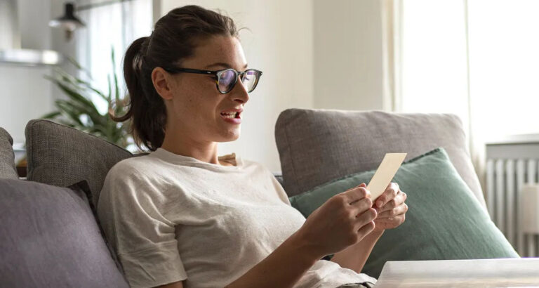 I Found Photos of Me with a Newborn, but I Don’t Remember Ever Being Pregnant