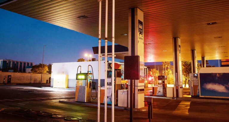 I Gave $4 to a Tired Mom at the Gas Station – A Week Later, an Envelope Arrived for Me at Work