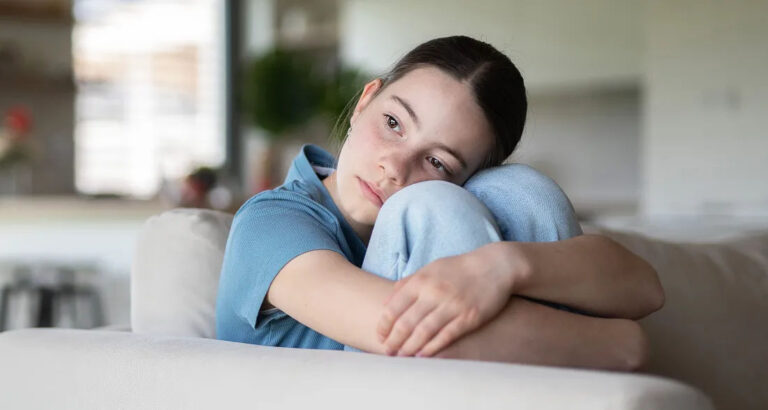 My Daughter, 15, Started Hiding Things From Me and Disappearing in the Evenings – When I Followed Her, I Nearly Fainted