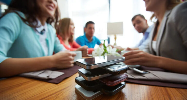 We Played a Game Answering Calls and Texts with Family on Thanksgiving — I Accidentally Exposed My Husband’s Second Family