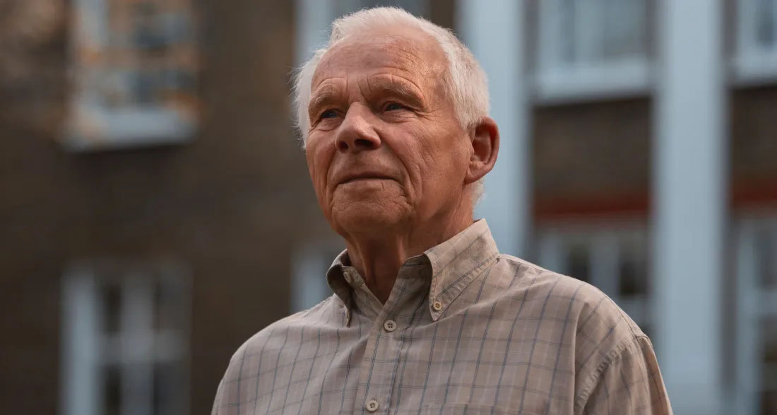 I Paid for an Elderly Man’s Essentials – Two Mornings Later, a Woman Showed Up at My Door with His Final Request