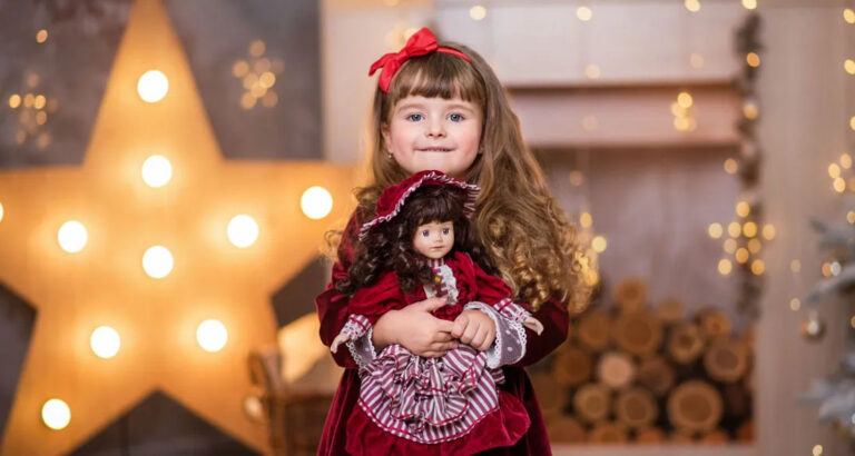 Twenty Years Ago, I Played Santa for a Little Girl – This Christmas, She Came Back for Me