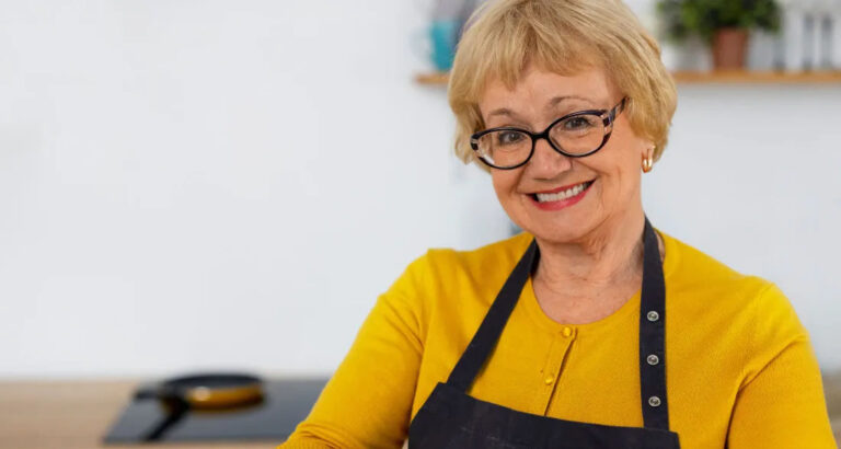 My Classmates Spent Years Laughing at My ‘Lunch Lady’ Grandma – Until My Graduation Speech Made Them Fall Silent