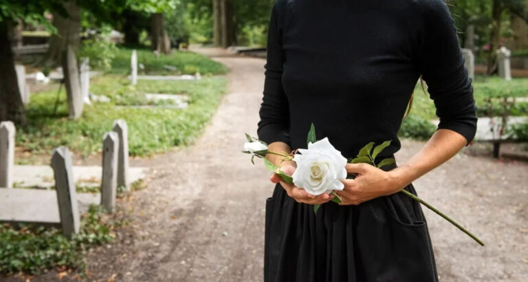 At My Grandma’s Funeral, I Saw My Mom Hiding a Package in the Coffin — I Quietly Took It & Was Stunned When I Looked Inside