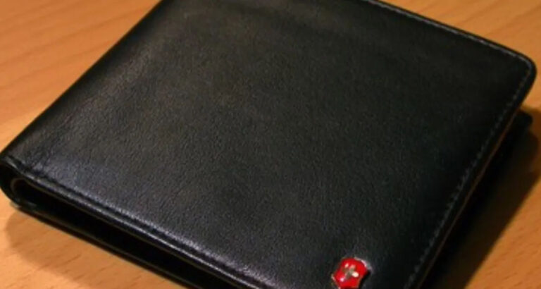 I Found a Lost Wallet at a Mechanic’s Shop and Returned It — the Next Day, a Sheriff Showed Up at My Door