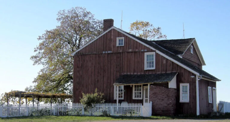 My Aunt Tried to Evict Me from My Grandpa’s Farm Right After He Died – but the Lawyer Said One Sentence That Made Her Go Pale